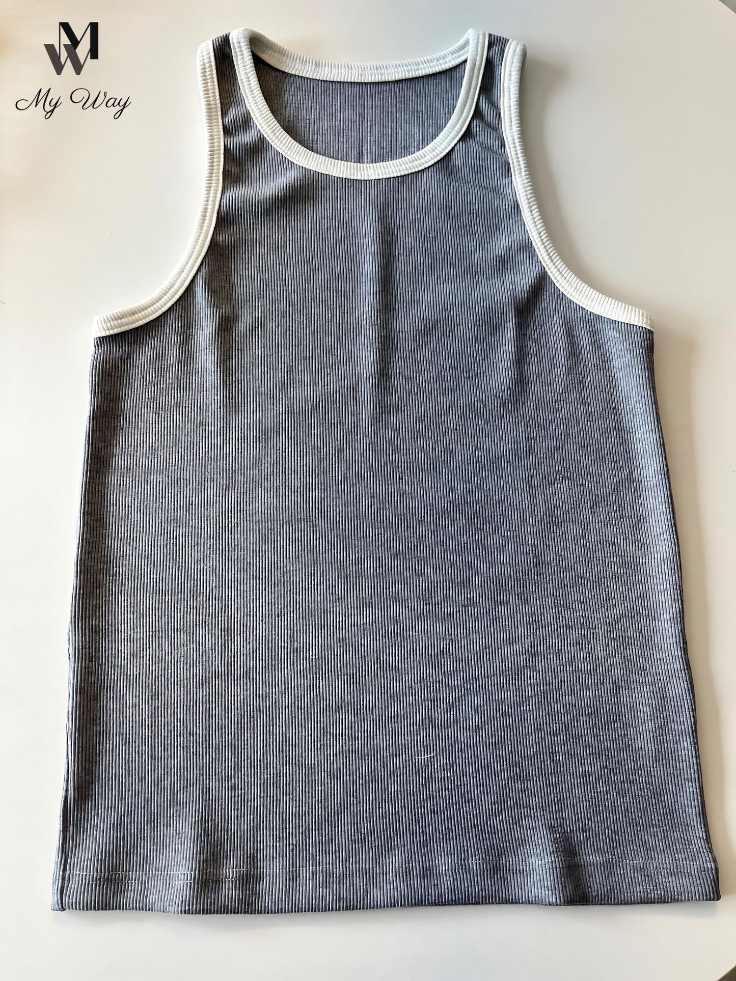 • Graues Tank Top aus Bio-Baumwolle • Handgemachtes Tank Top aus Hamburg • Geripptes graues Tank Top • Nachhaltiges Mode-Tank Top • Umweltfreundliches graues Tank Top