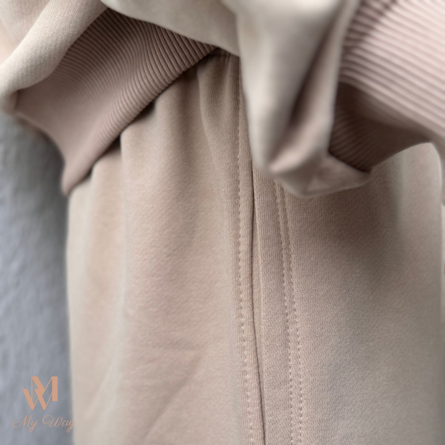 Damen Jogginganzug in Beige - Nachhaltige Bio-Damenmode von My Way D&A