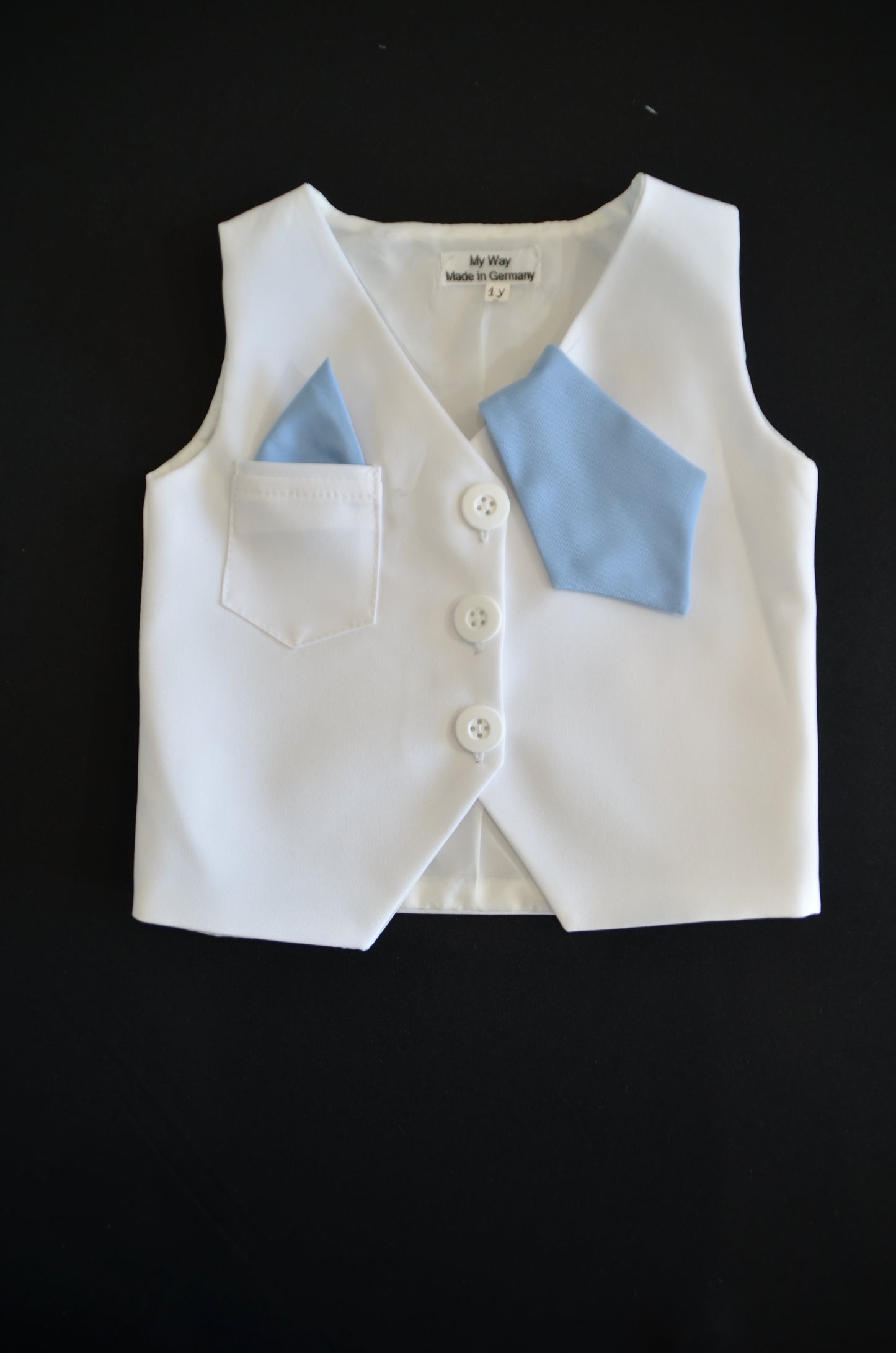 Weiß Kinderanzug für Babys und Kinder. Handgefertigte Kinderanzüge in modischen Designs aus hochwertigen Stoffen. Schneiderei My Way D&A