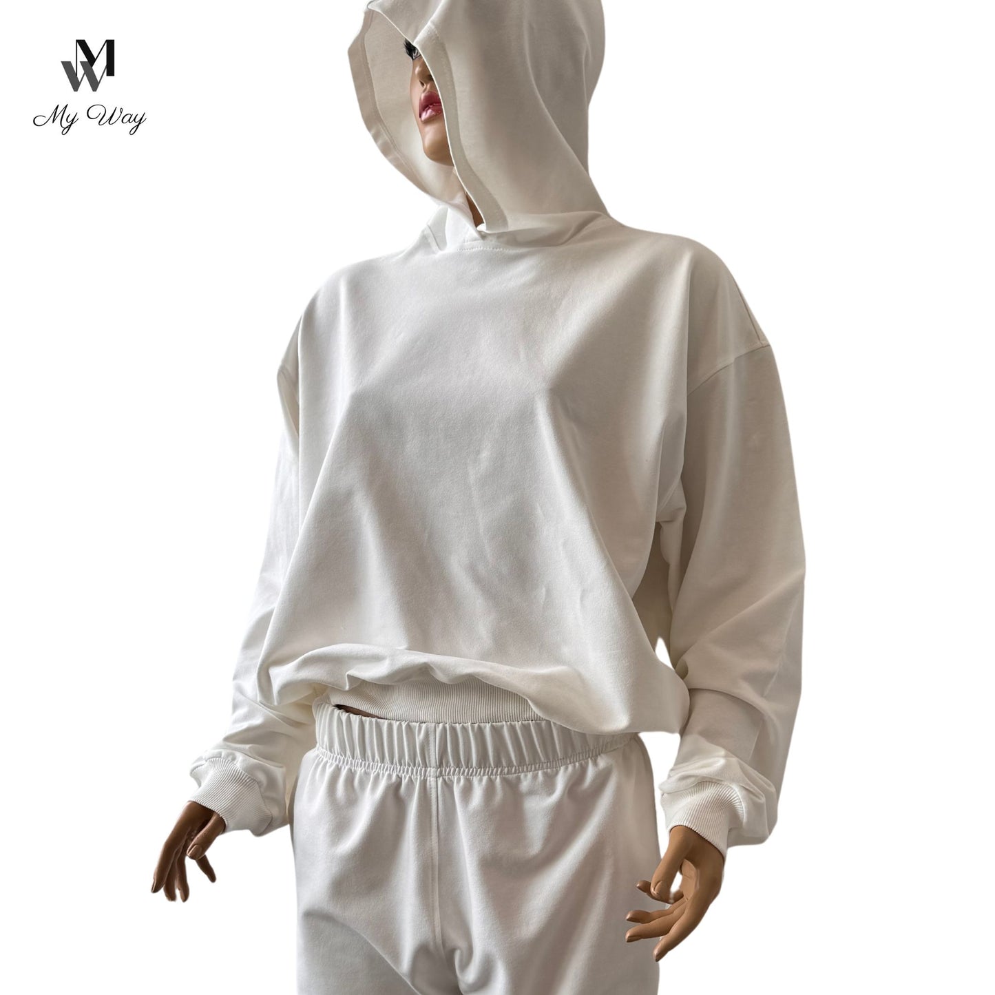 Detailansicht der Seitentaschen, Sweatpants mit elastischem Bund – Handgemacht in Hamburg, Off-White Hoodie mit Kapuze und Kängurutaschen von MY WAY D&A