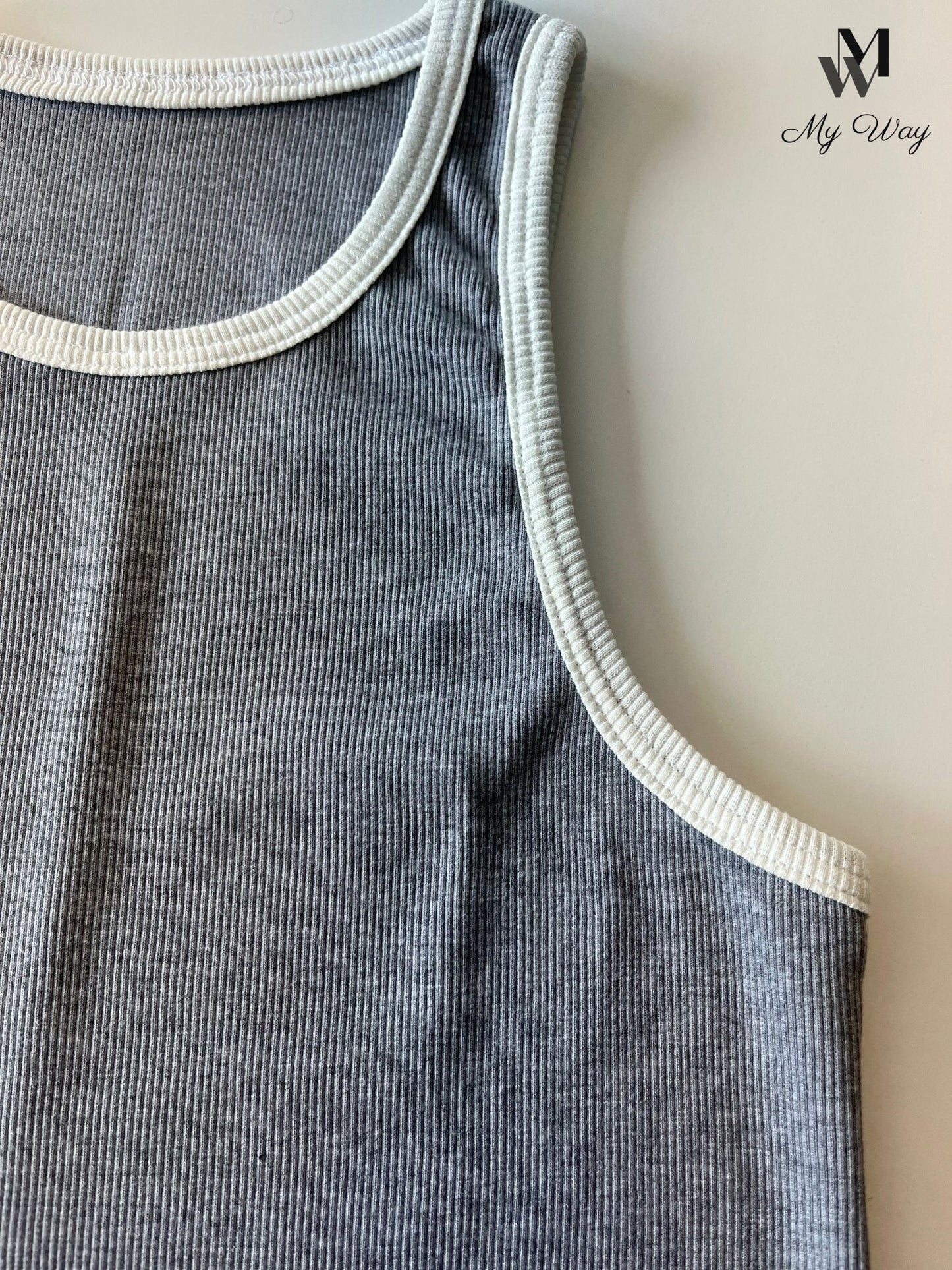 • Graues Tank Top aus Bio-Baumwolle • Handgemachtes Tank Top aus Hamburg • Geripptes graues Tank Top • Nachhaltiges Mode-Tank Top • Umweltfreundliches graues Tank Top