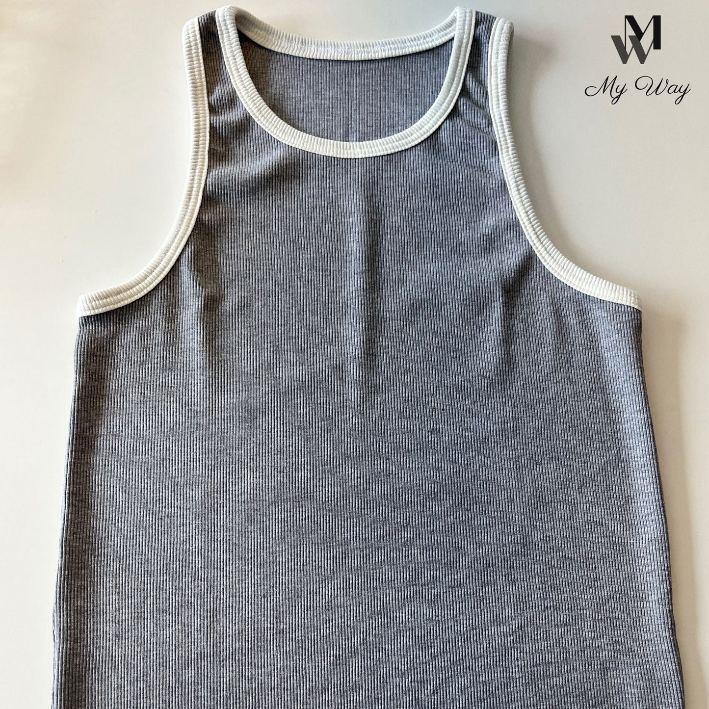 • Graues Tank Top aus Bio-Baumwolle • Handgemachtes Tank Top aus Hamburg • Geripptes graues Tank Top • Nachhaltiges Mode-Tank Top • Umweltfreundliches graues Tank Top