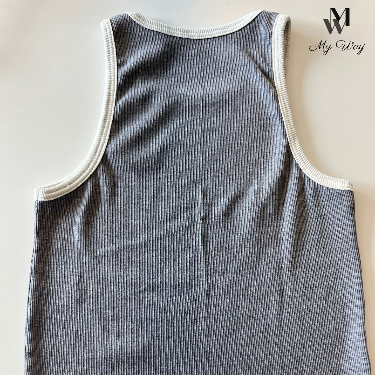 • Graues Tank Top aus Bio-Baumwolle • Handgemachtes Tank Top aus Hamburg • Geripptes graues Tank Top • Nachhaltiges Mode-Tank Top • Umweltfreundliches graues Tank Top