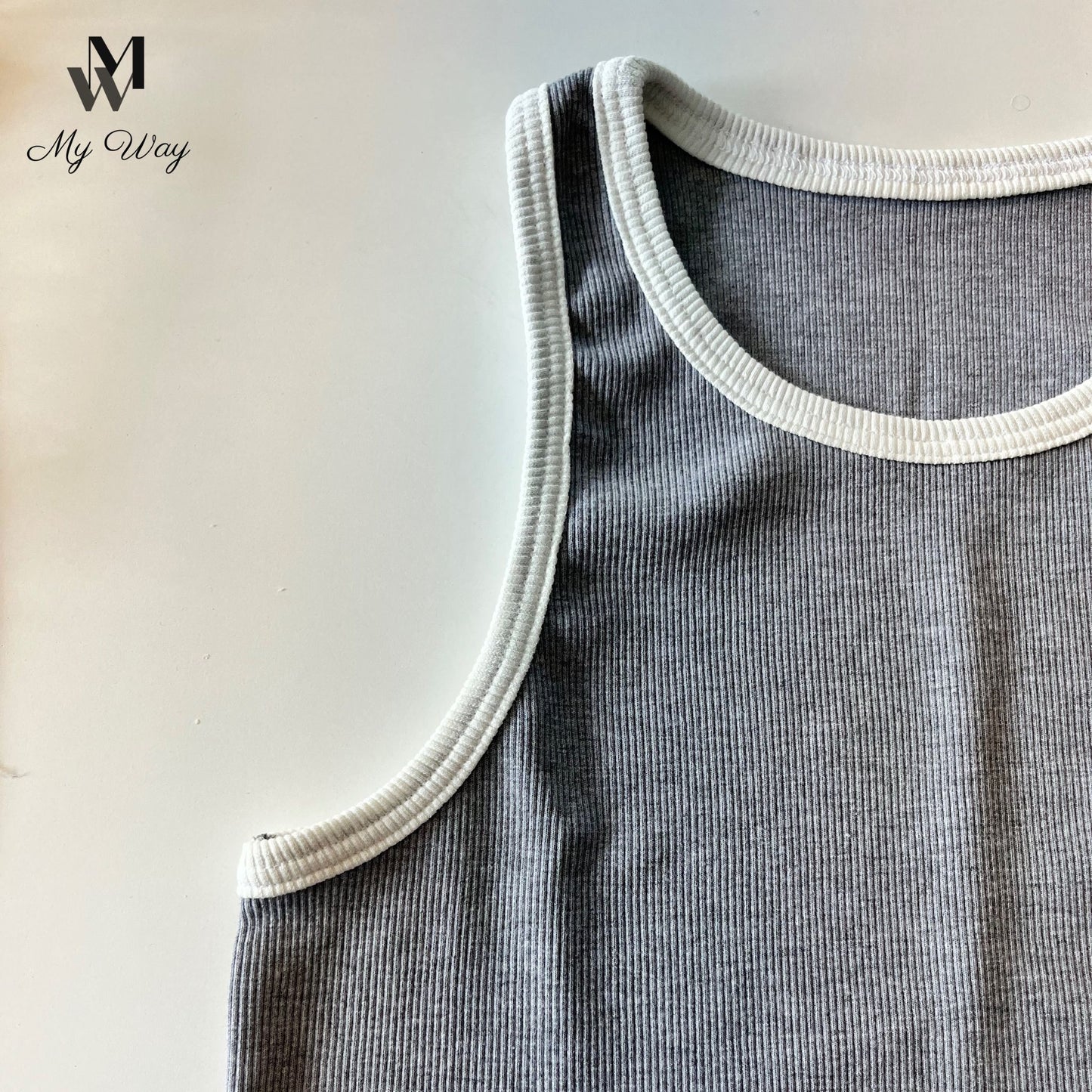 • Graues Tank Top aus Bio-Baumwolle • Handgemachtes Tank Top aus Hamburg • Geripptes graues Tank Top • Nachhaltiges Mode-Tank Top • Umweltfreundliches graues Tank Top