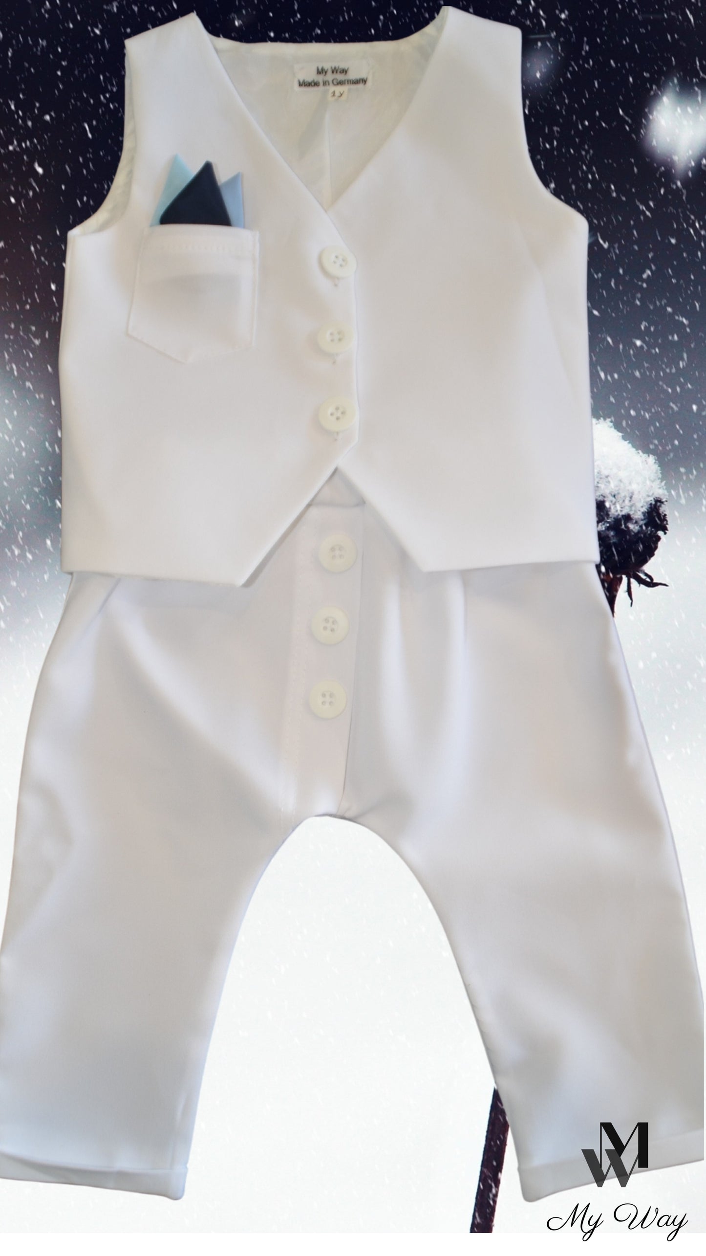 Weiß Kinderanzug für Babys und Kinder. Handgefertigte Kinderanzüge in modischen Designs aus hochwertigen Stoffen. Schneiderei My Way D&A