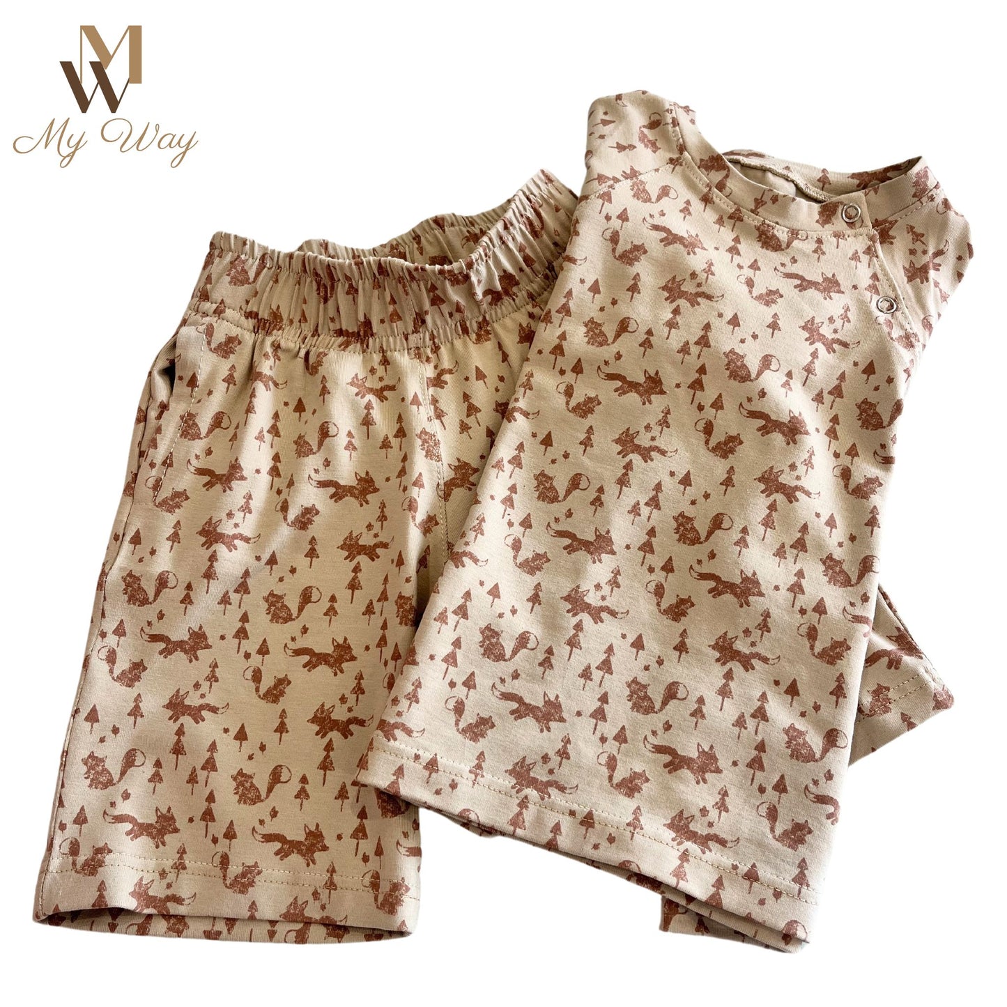 Bild in organischen Raglanschnit Baumwoll-Kurzarm-T-Shirt und Shorts Set mit Eichhörnchendetails