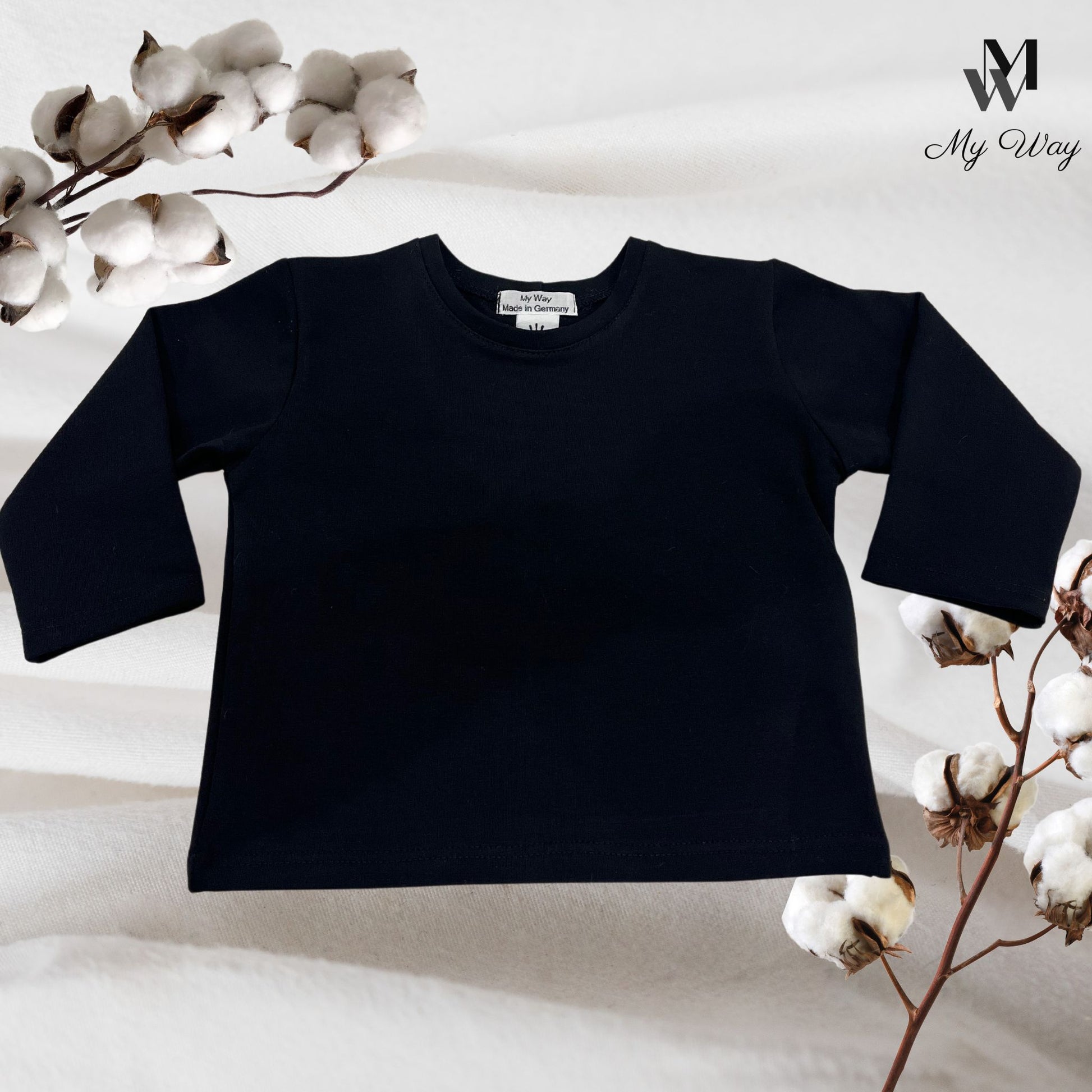 schwarzen Langarm-Shirts aus Bio-Baumwolle für Kinder von My Way D&A. Nachhaltige und hochwertige Mode für Kinder.