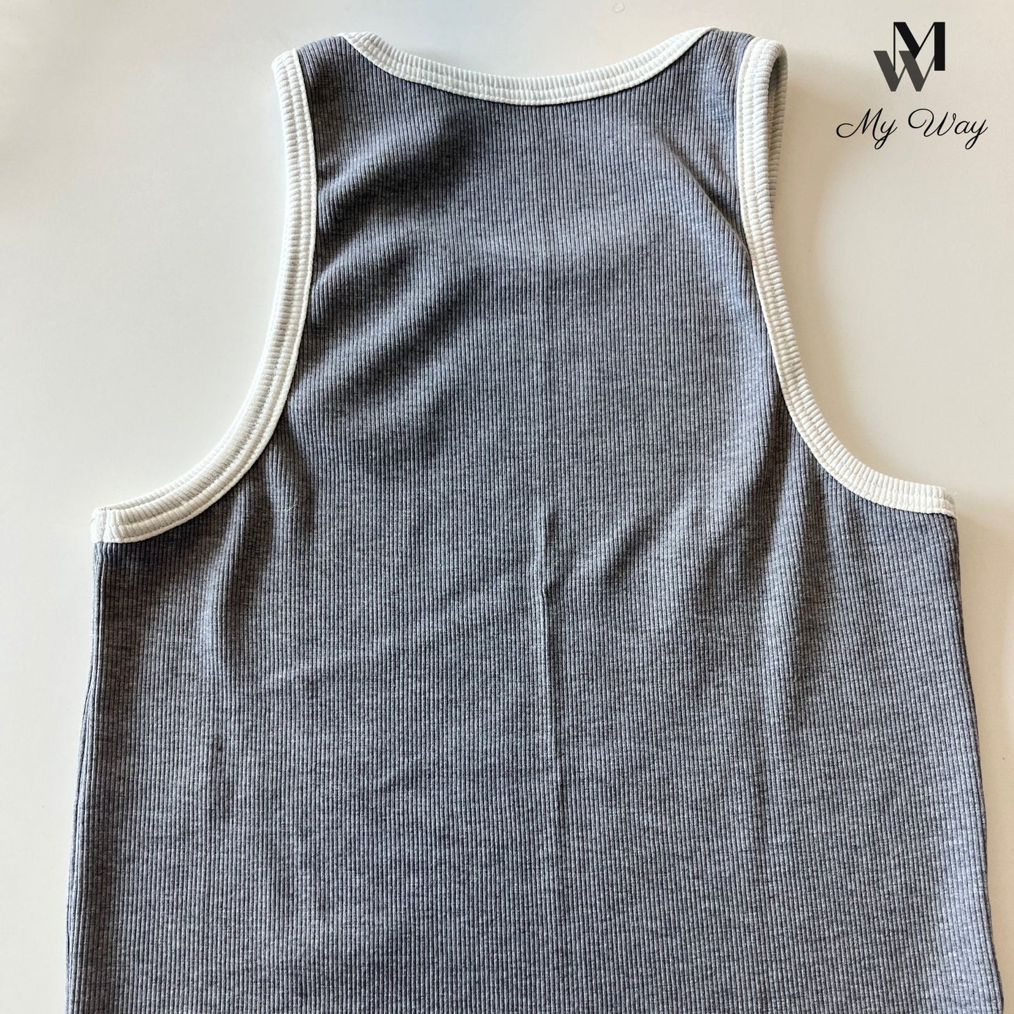 •	Graues Tank Top aus Bio-Baumwolle •	Handgemachtes Tank Top aus Hamburg •	Geripptes graues Tank Top •	Nachhaltiges Mode-Tank Top •	Umweltfreundliches graues Tank Top