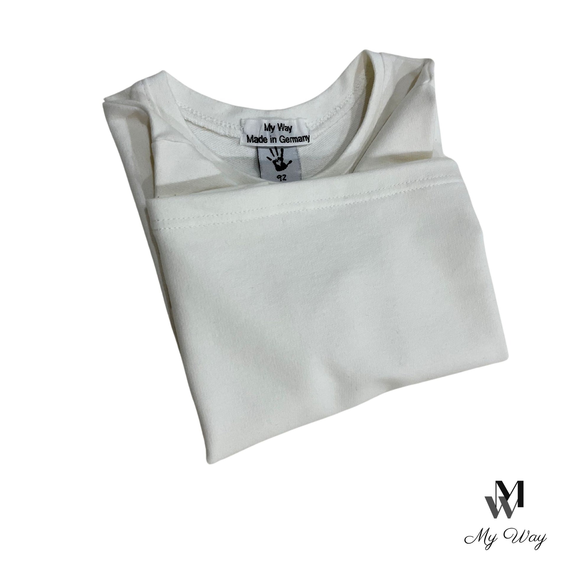 bequem weißen Langarm-Shirts aus Bio-Baumwolle für Kinder von My Way D&A. Nachhaltige und hochwertige Mode für Kinder.