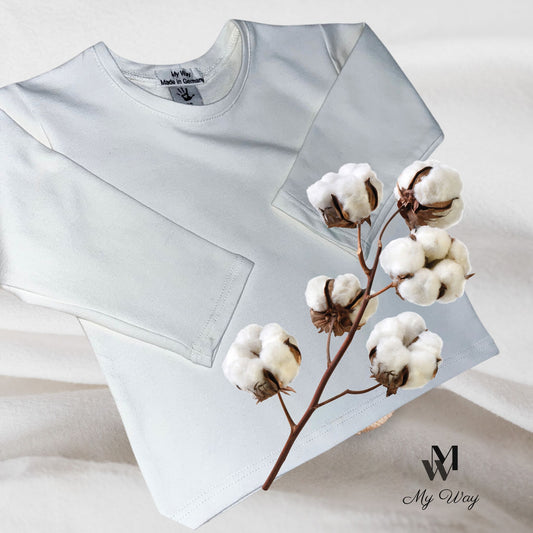 weißen Langarm-Shirts aus Bio-Baumwolle für Kinder von My Way D&A. Nachhaltige und hochwertige Mode für Kinder.